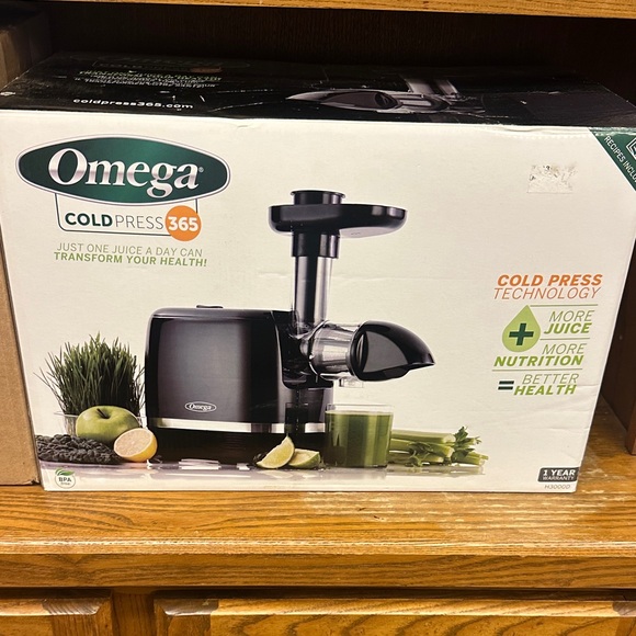 Omega Other - Omega Cold Press 365 Juicer in Black and Silver